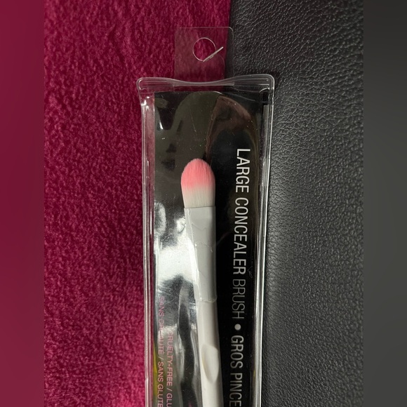 2/10$ NWT Set of 3 brushes (wet n wild) contour, concealer and eyeshadow brush - Picture 5 of 9